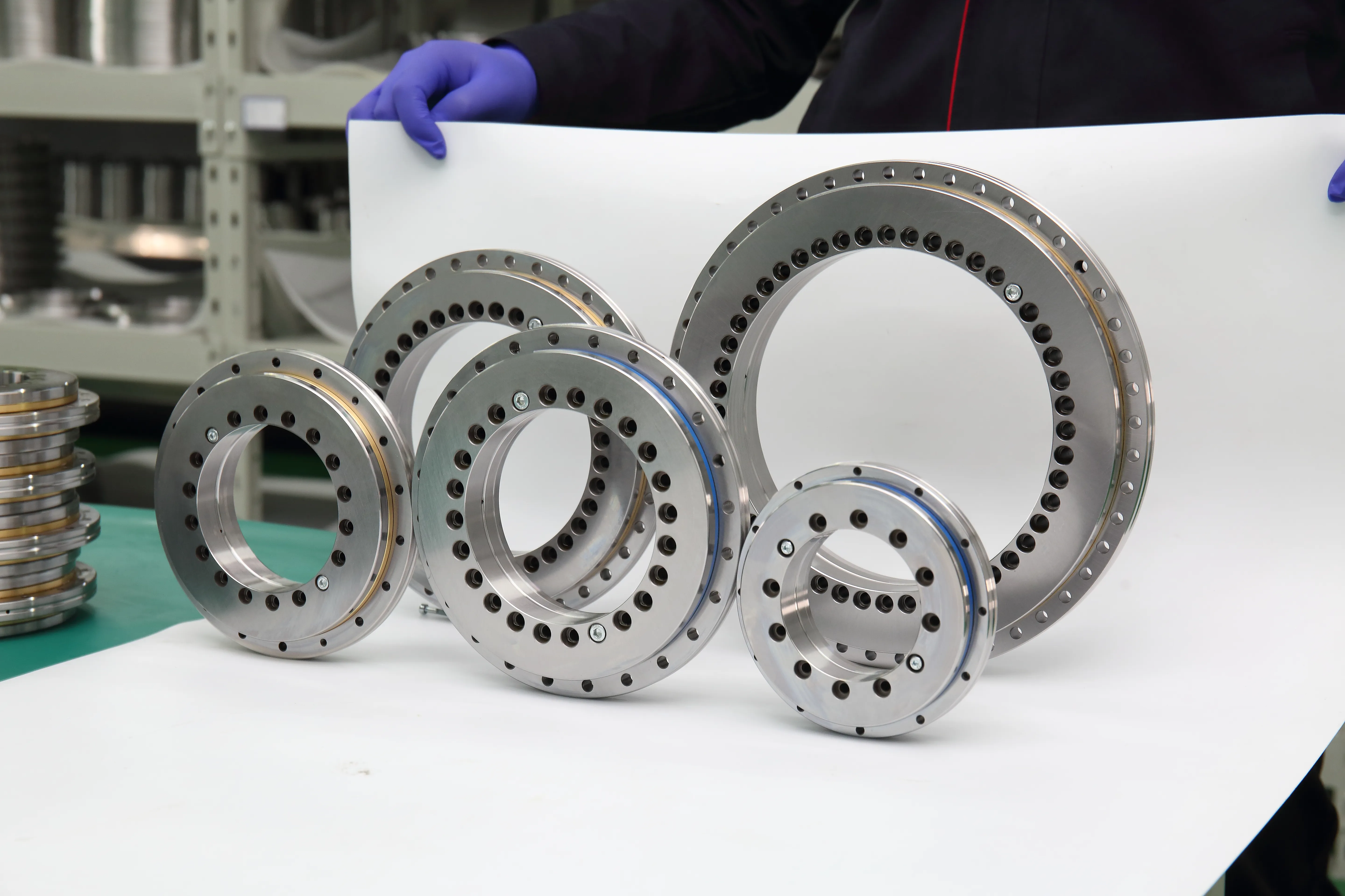YRT260VSP turntable bearing is widely used on CNC machine tool manufacturing industry
